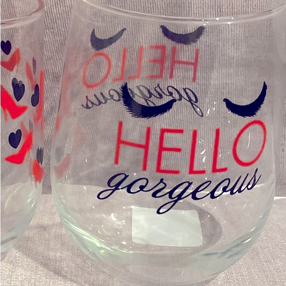 NEW Lot of 2x Wine Glasses - “Shoe Lover” & “Hello Gorgeous” - Red & Black - Picture 10 of 10